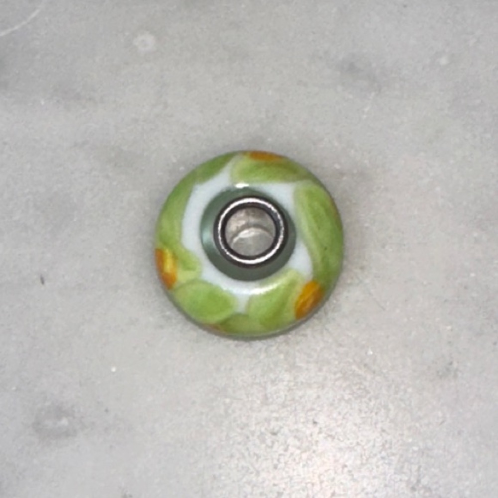 RETIRED 2012 Trollbeads Buttercup Murano Glass and Sterling Silver Bead - Picture 2 of 4